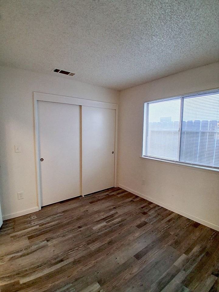 2068 W Magill Ave - Photo 7 of 21