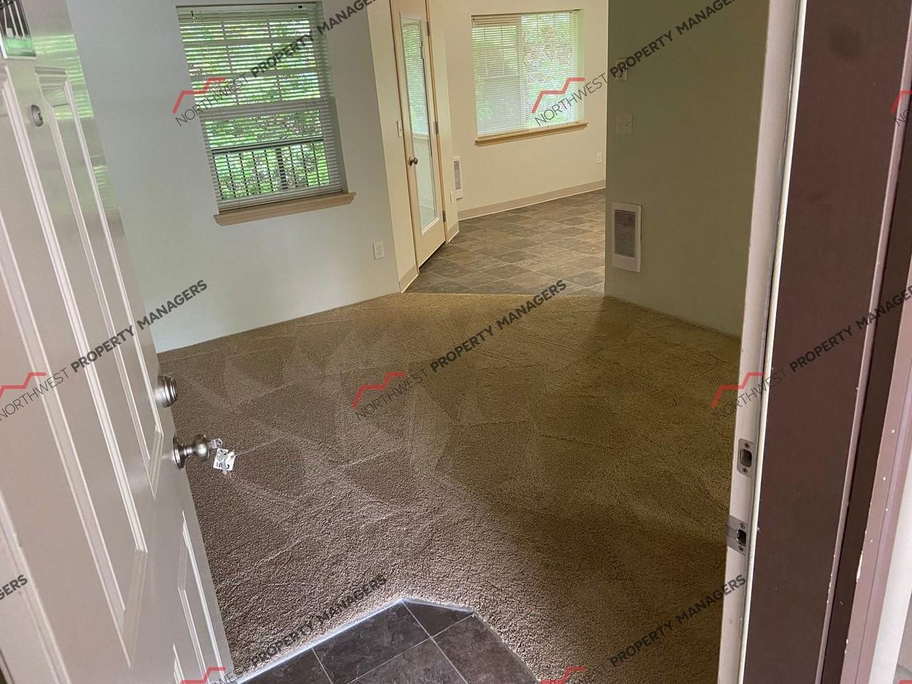 218 SW 15th Ave - Photo 2 of 10