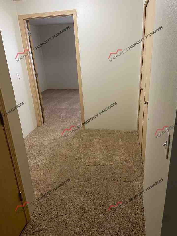 218 SW 15th Ave - Photo 5 of 10
