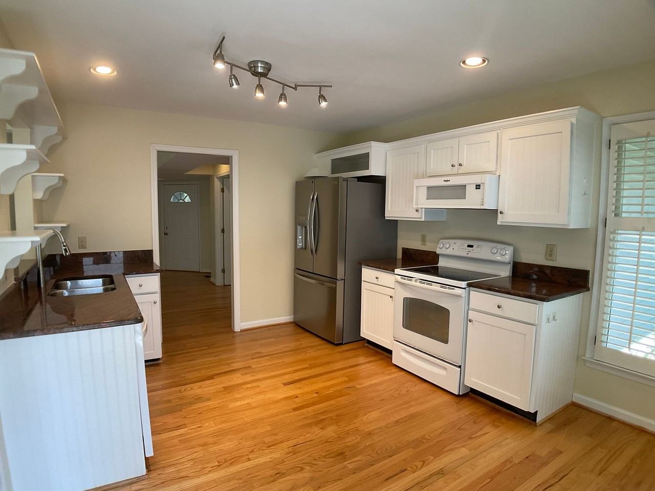 309 Kirkwood Dr - Photo 3 of 26