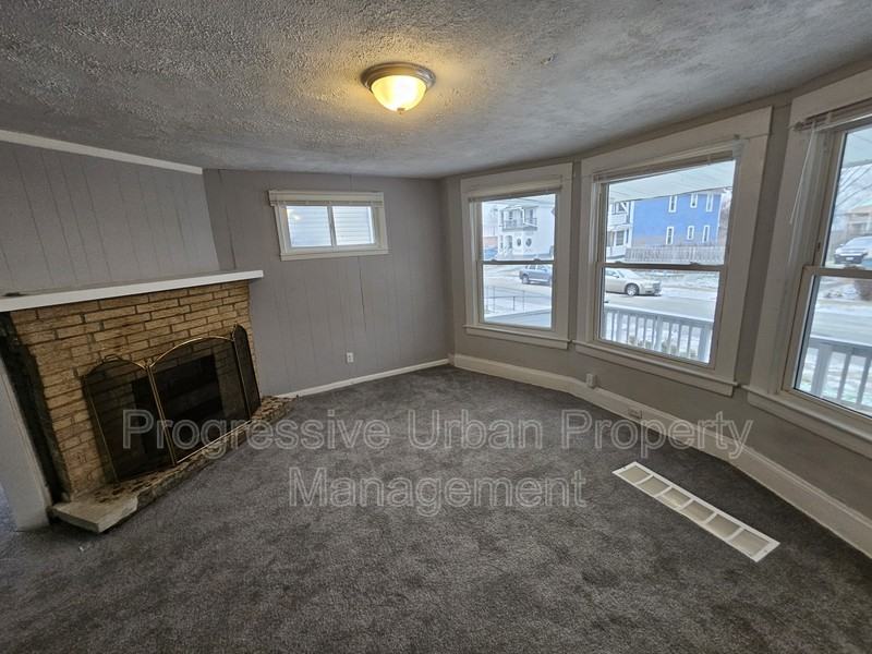 10602 Earle Ave - Photo 3 of 29