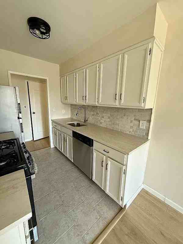 2 Elmwood Park Dr #224 - Photo 3 of 12