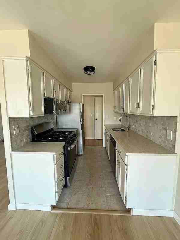2 Elmwood Park Dr #224 - Photo 5 of 12