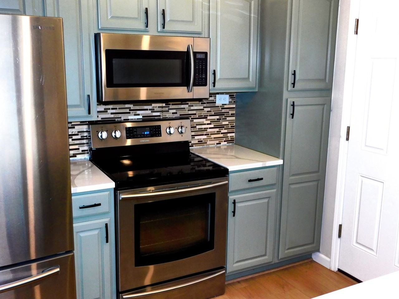 1040 Lalond Ave - Photo 6 of 28