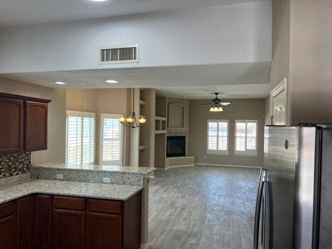 806 Elsa Ct - Photo 3 of 11