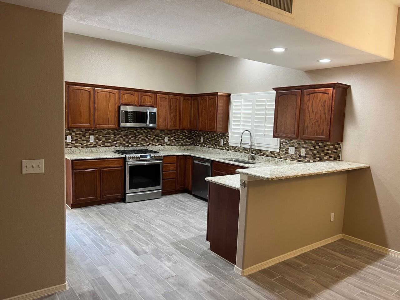 806 Elsa Ct - Photo 6 of 11
