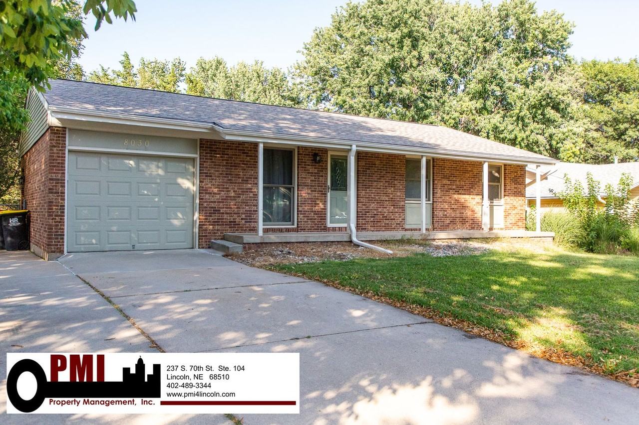 8030 N Hazelwood Dr - Photo 2 of 50