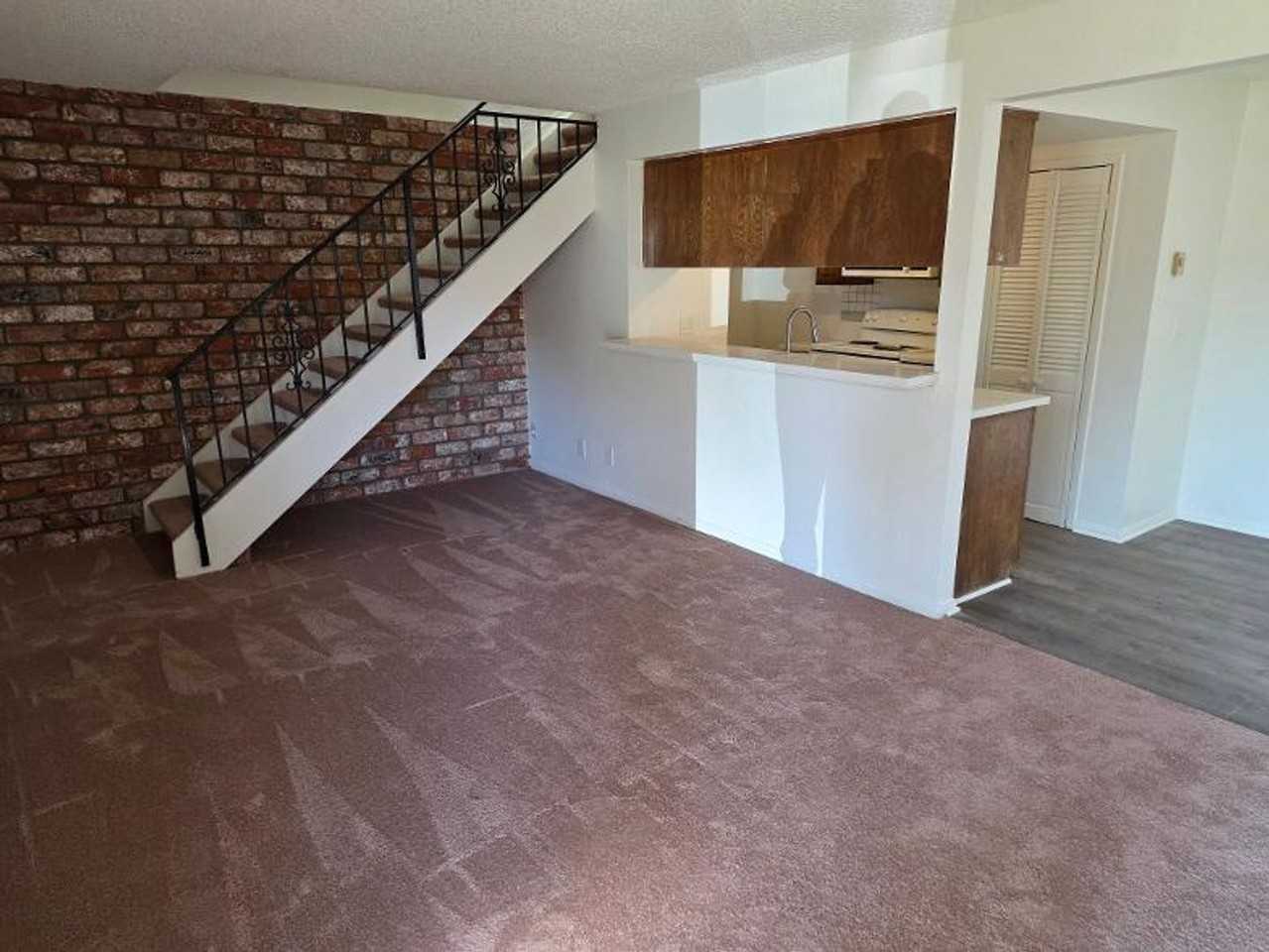 2622 Rudder Ave - Photo 2 of 10