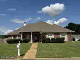 featured image of 624 Oak Ridge Way