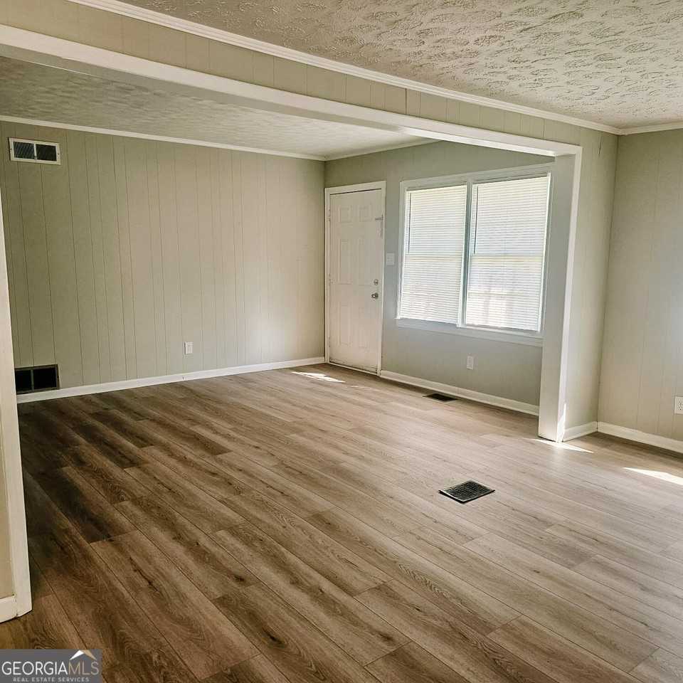 203 Briardale Ave - Photo 4 of 13
