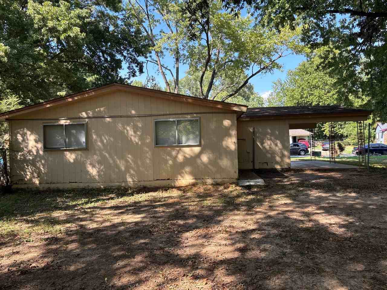 3911 Ajanders Dr - Photo 4 of 19
