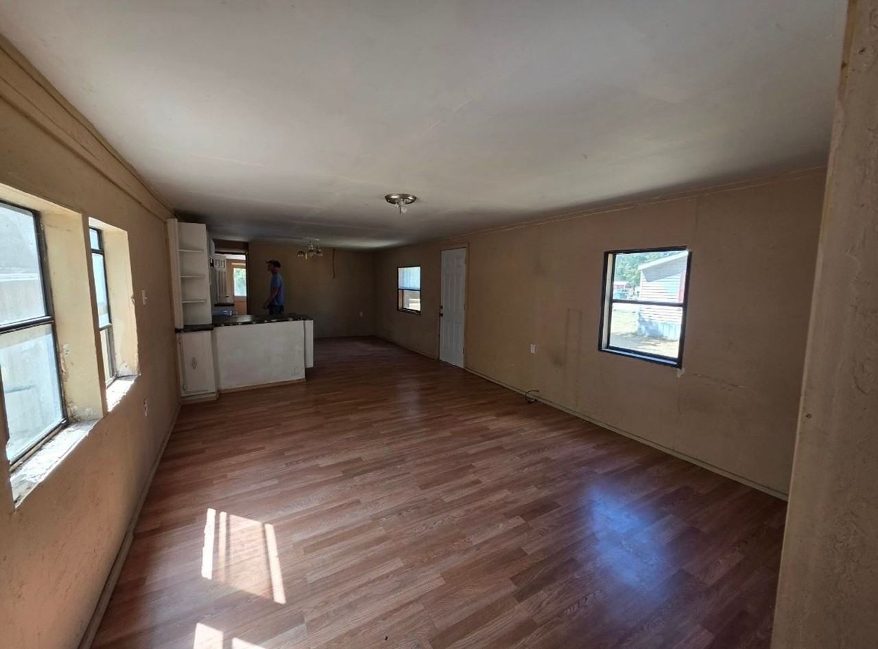 1 Oak Street Colbert LLC - Photo 7 of 16