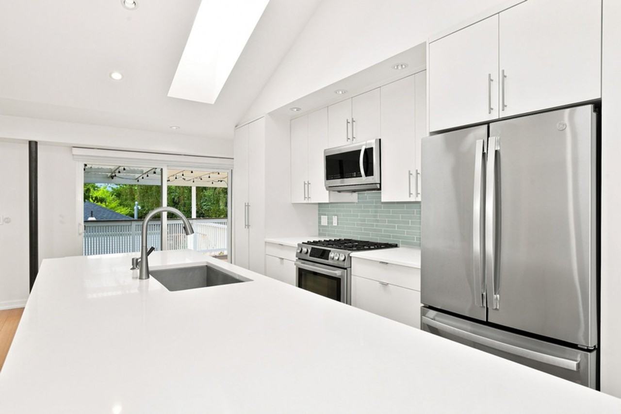 3623 Woodlawn Ave N - Photo 6 of 16