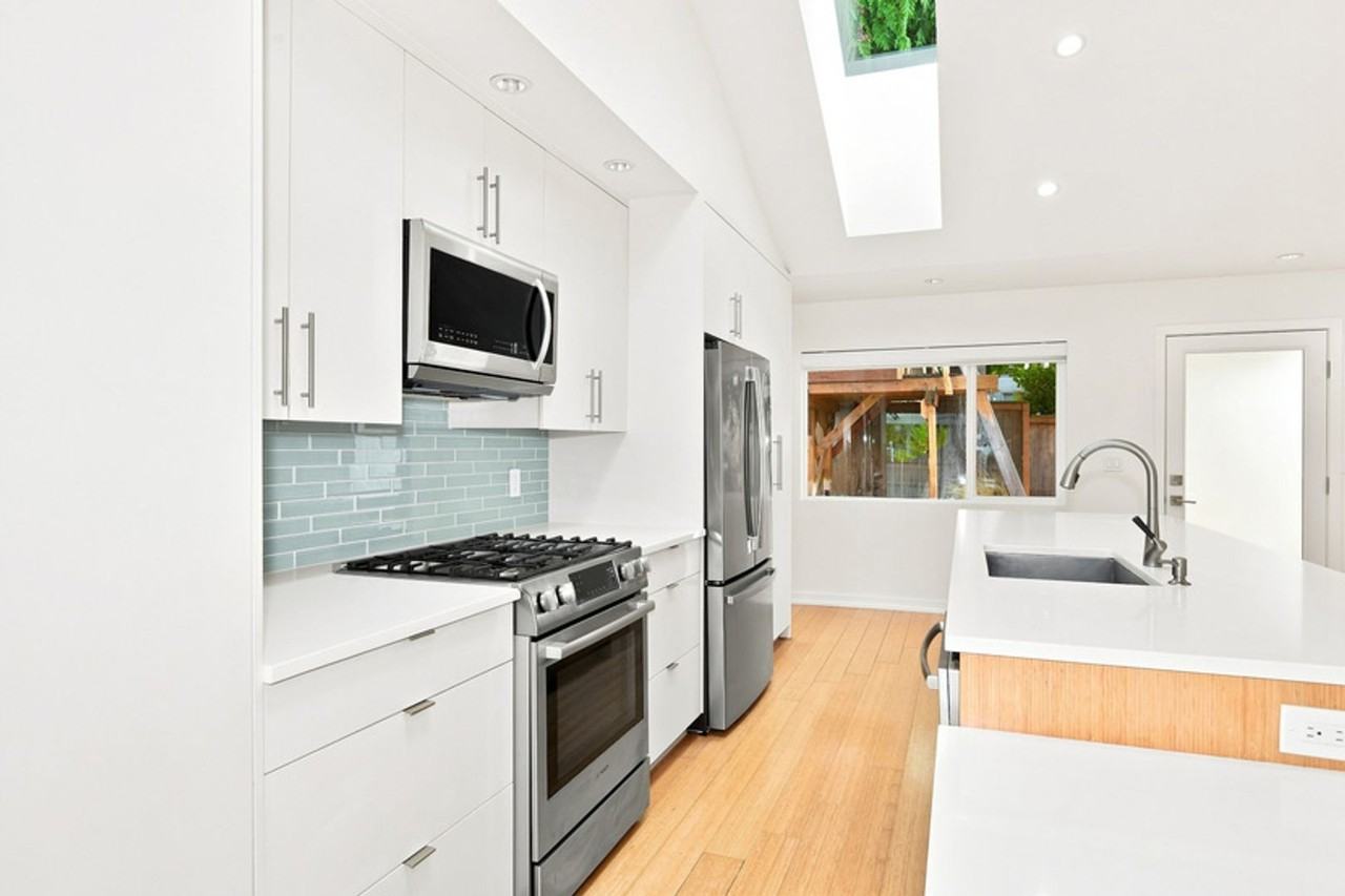 3623 Woodlawn Ave N - Photo 7 of 16