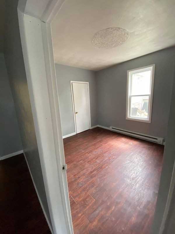 145 Sharpe St - Photo 3 of 8
