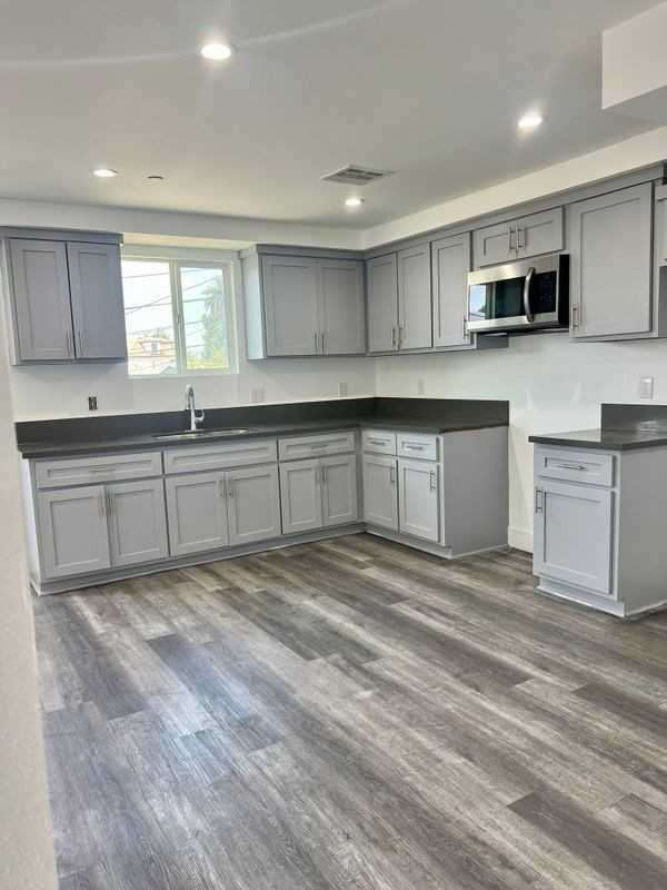 791 E 41st Pl - Photo 4 of 8