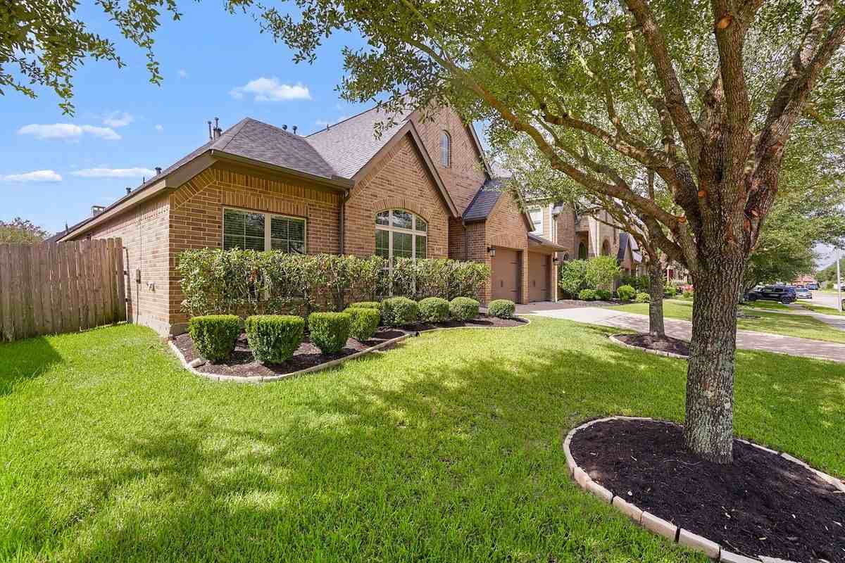 29203 Erica Lee Ct - Photo 2 of 8