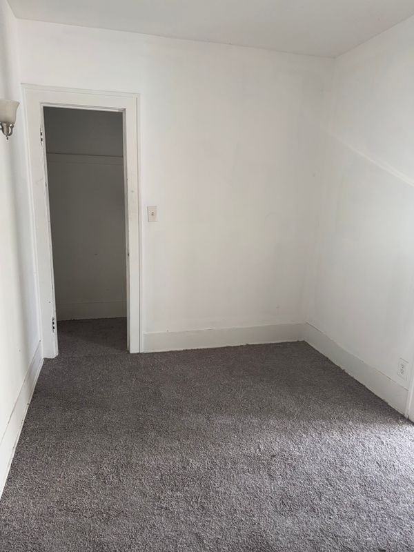 904 Clinton St - Photo 2 of 5