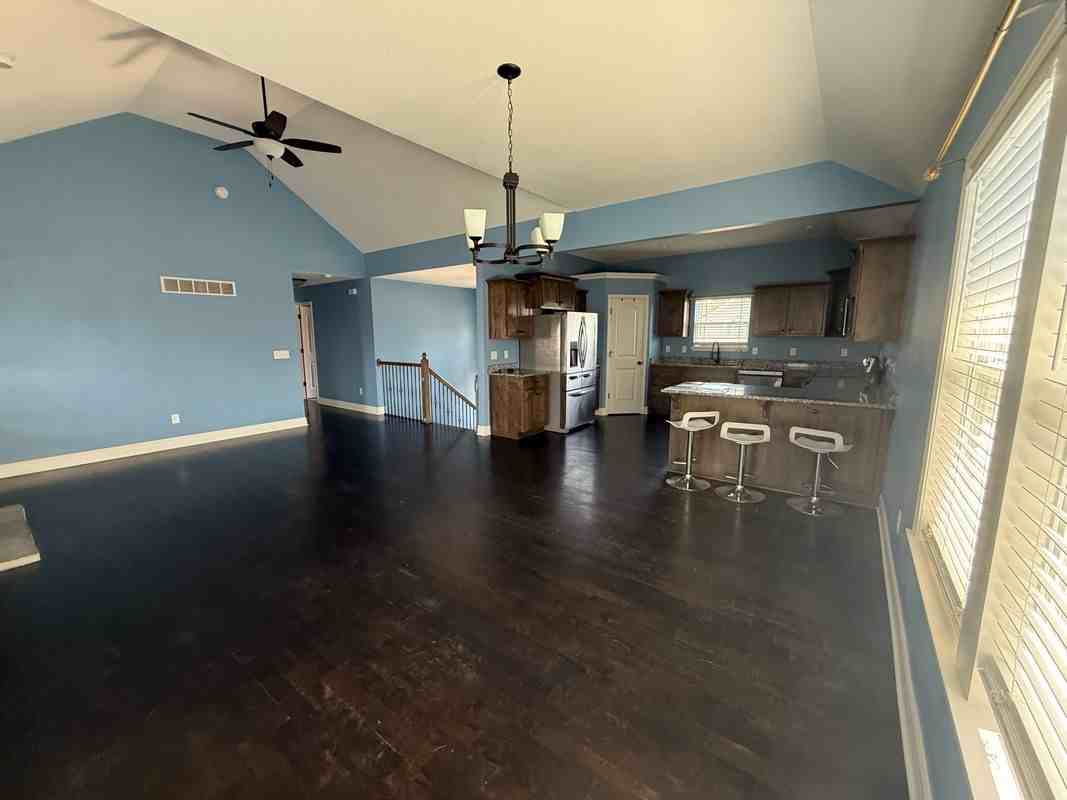 928 N Oak Ter - Photo 2 of 14