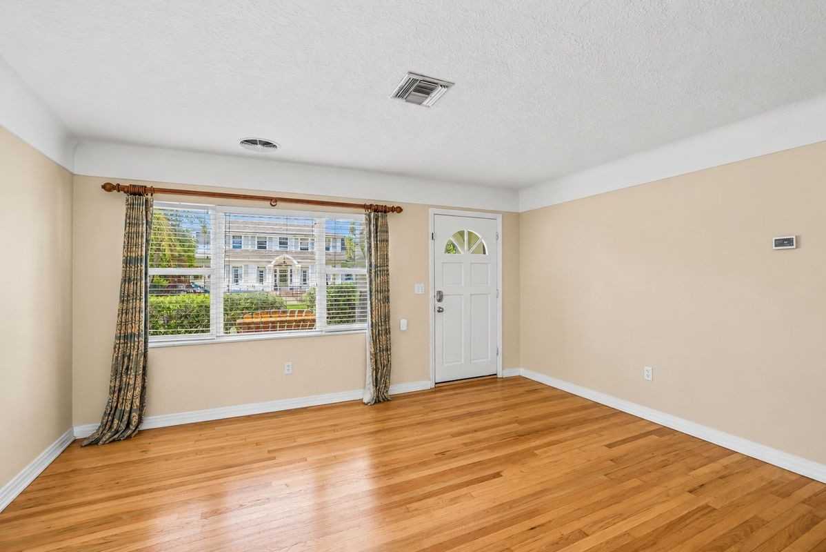 206 17th Ave Ne - Photo 5 of 40