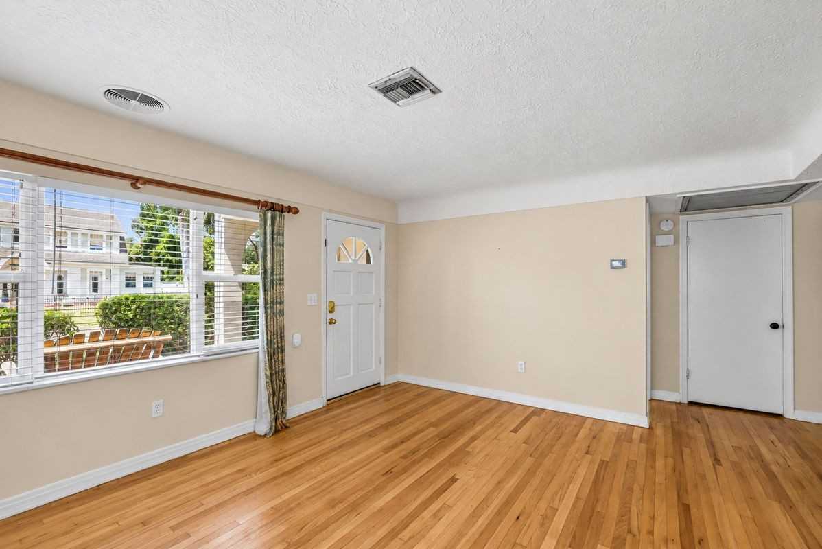 206 17th Ave Ne - Photo 7 of 40