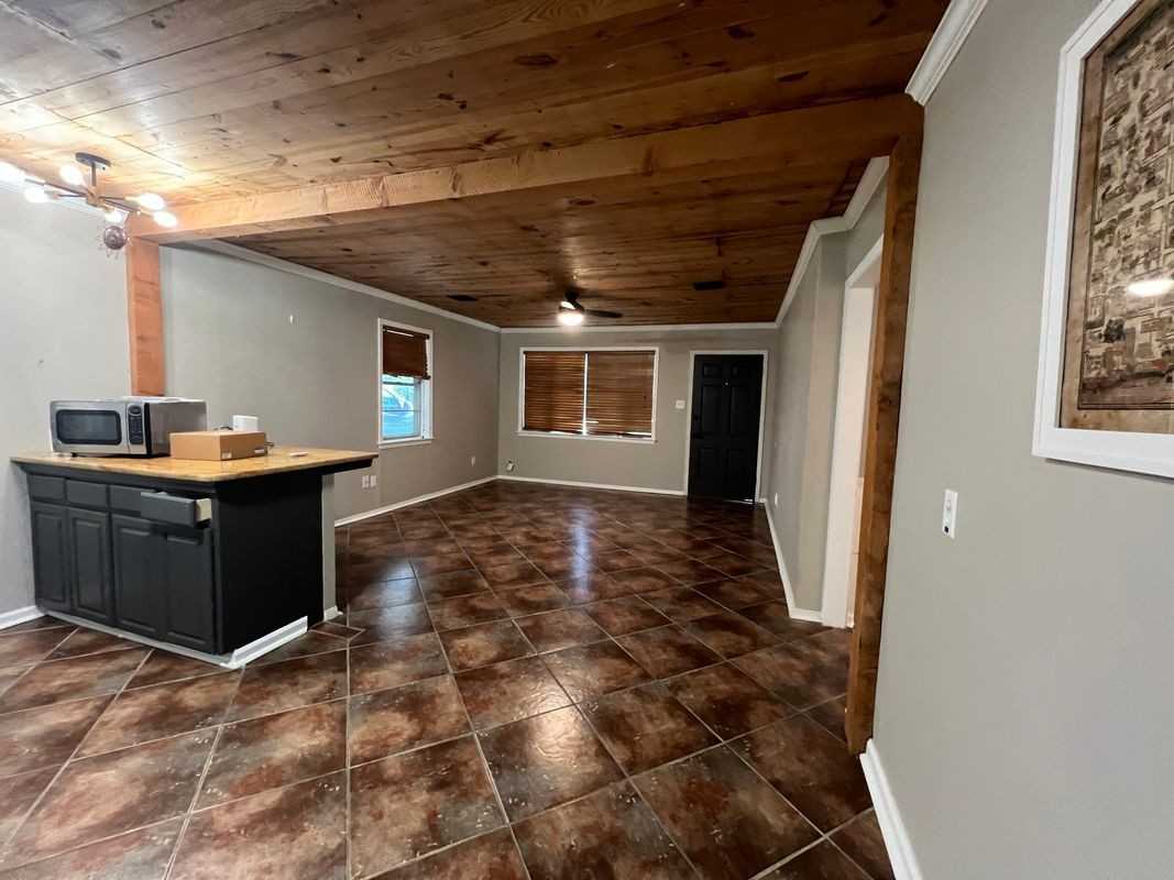 105 N Long St - Photo 5 of 22
