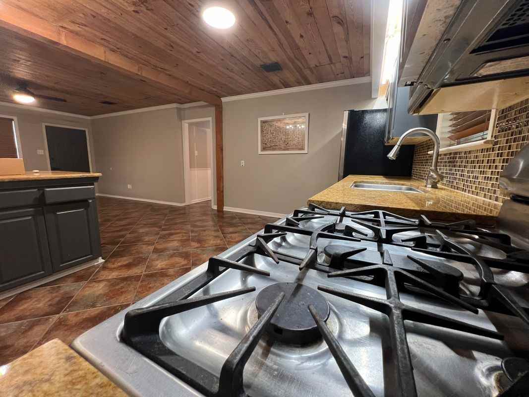 105 N Long St - Photo 6 of 22