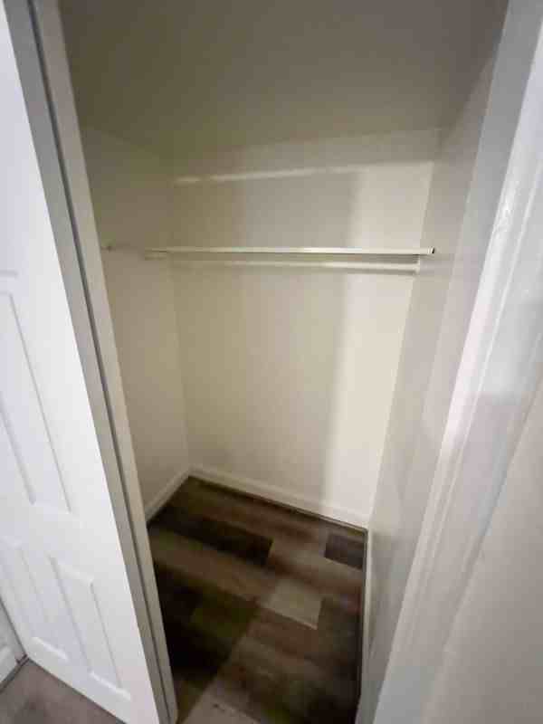 255 Hawaii Ave Ne - Photo 2 of 11