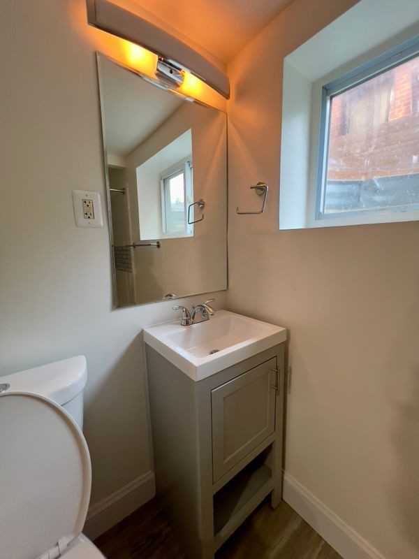 255 Hawaii Ave Ne - Photo 7 of 11