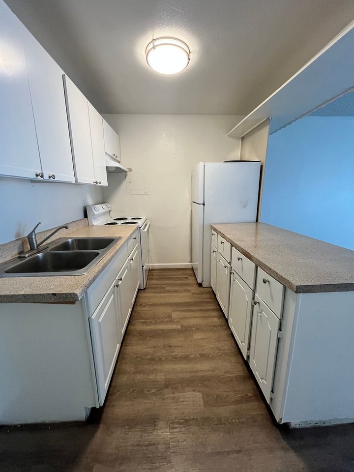 Campbell Plaza Garden Apartments - Photo 4 of 28