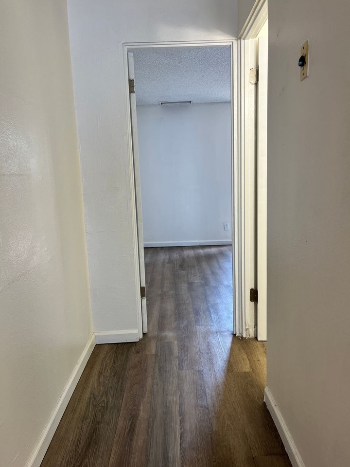 Campbell Plaza Garden Apartments - Photo 7 of 28