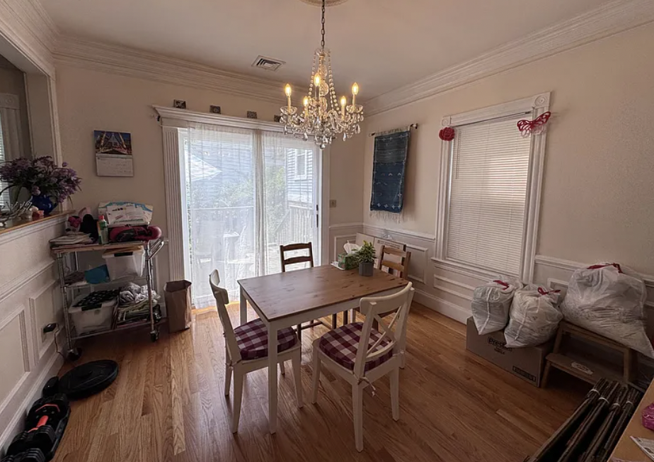 386 Medford St - Photo 4 of 18