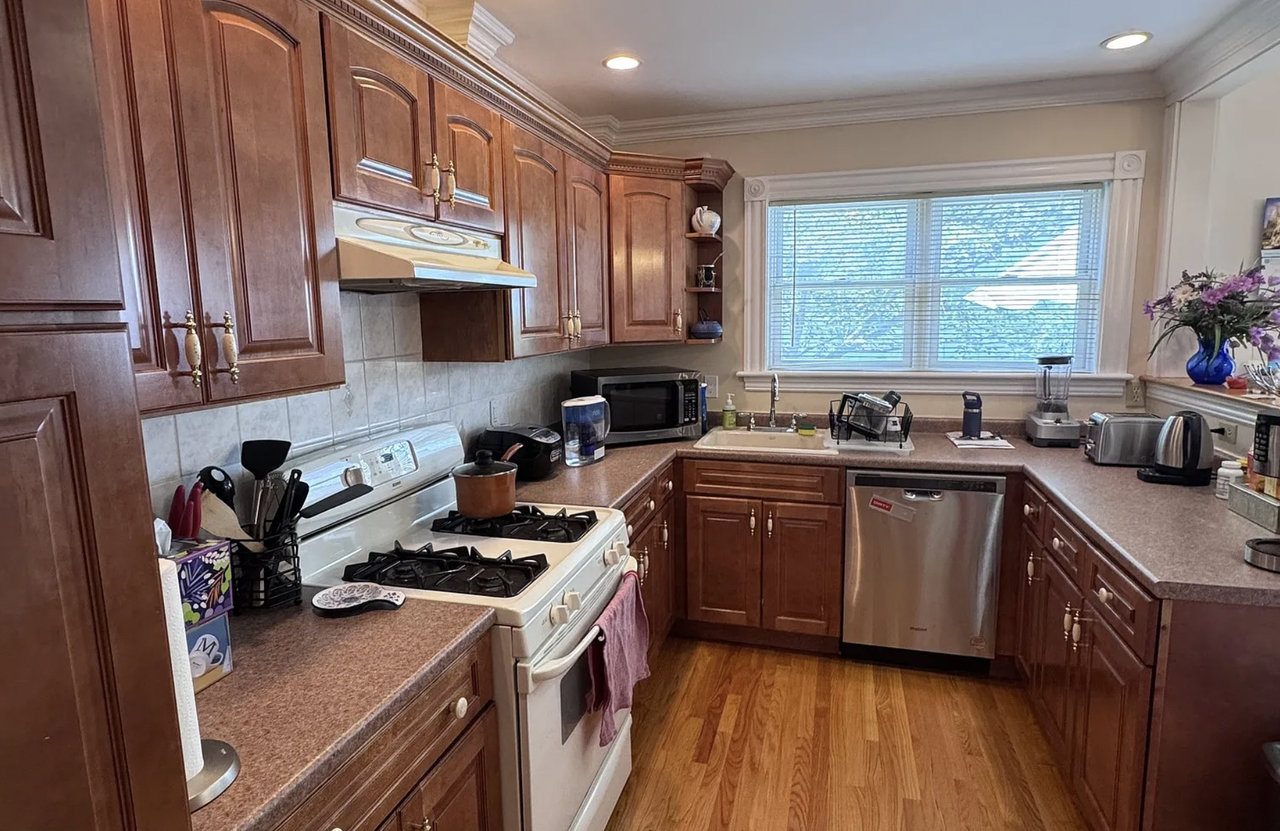 386 Medford St - Photo 5 of 18