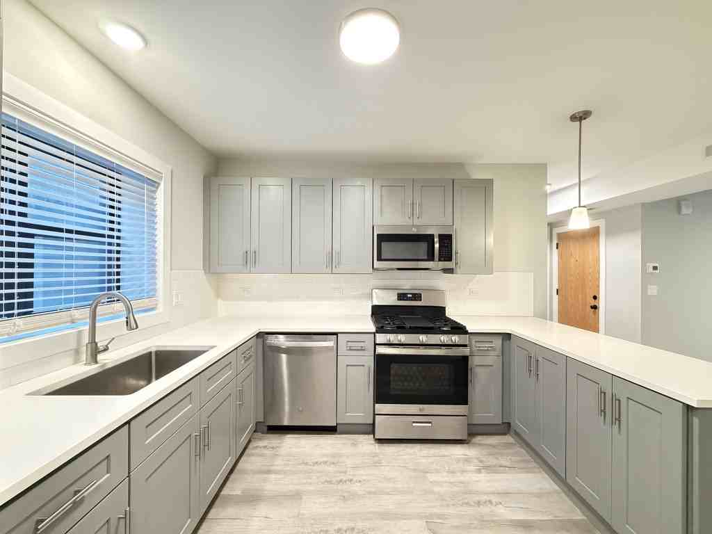 1133 Oak Ave #1E - Photo 4 of 21