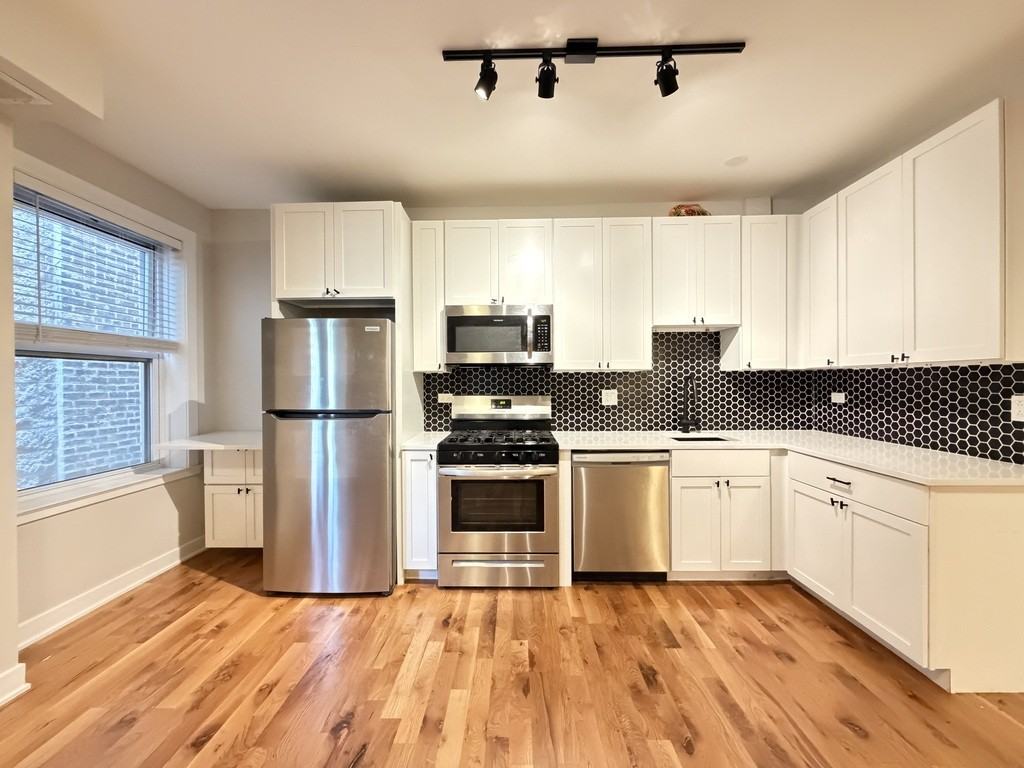 656 W Wrightwood Ave #207 - Photo 2 of 21