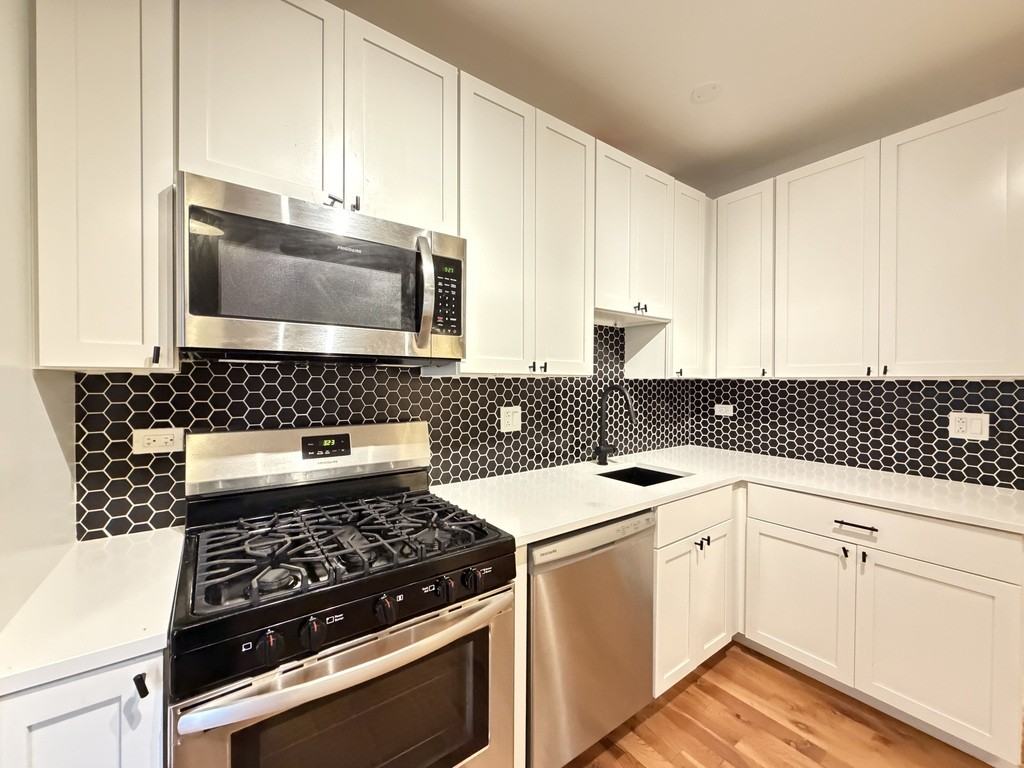656 W Wrightwood Ave #207 - Photo 3 of 21