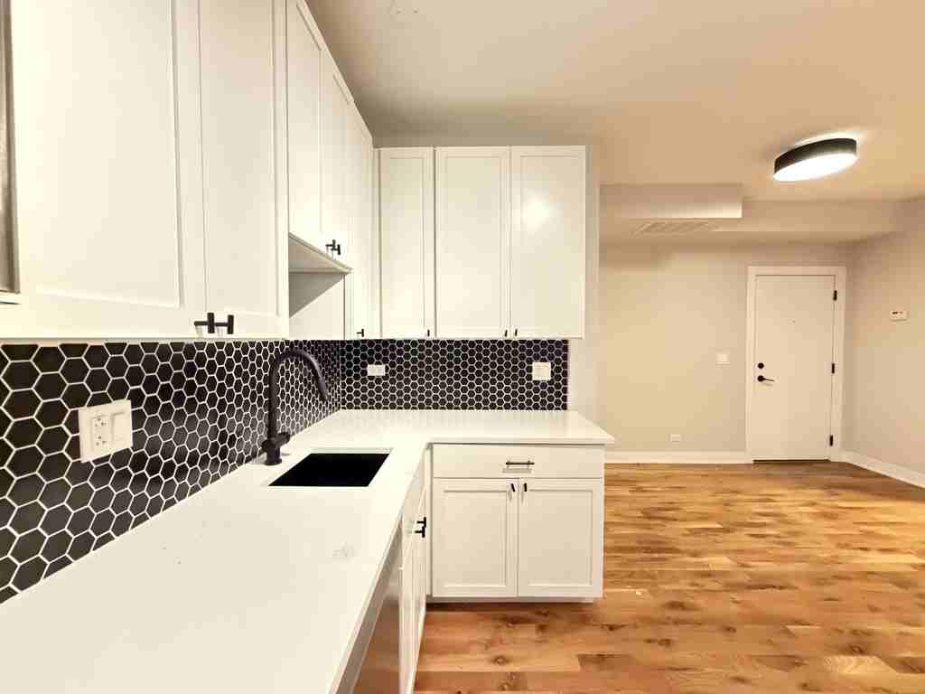 656 W Wrightwood Ave #207 - Photo 4 of 21