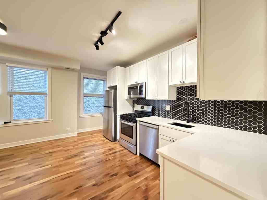 656 W Wrightwood Ave #207 - Photo 6 of 21