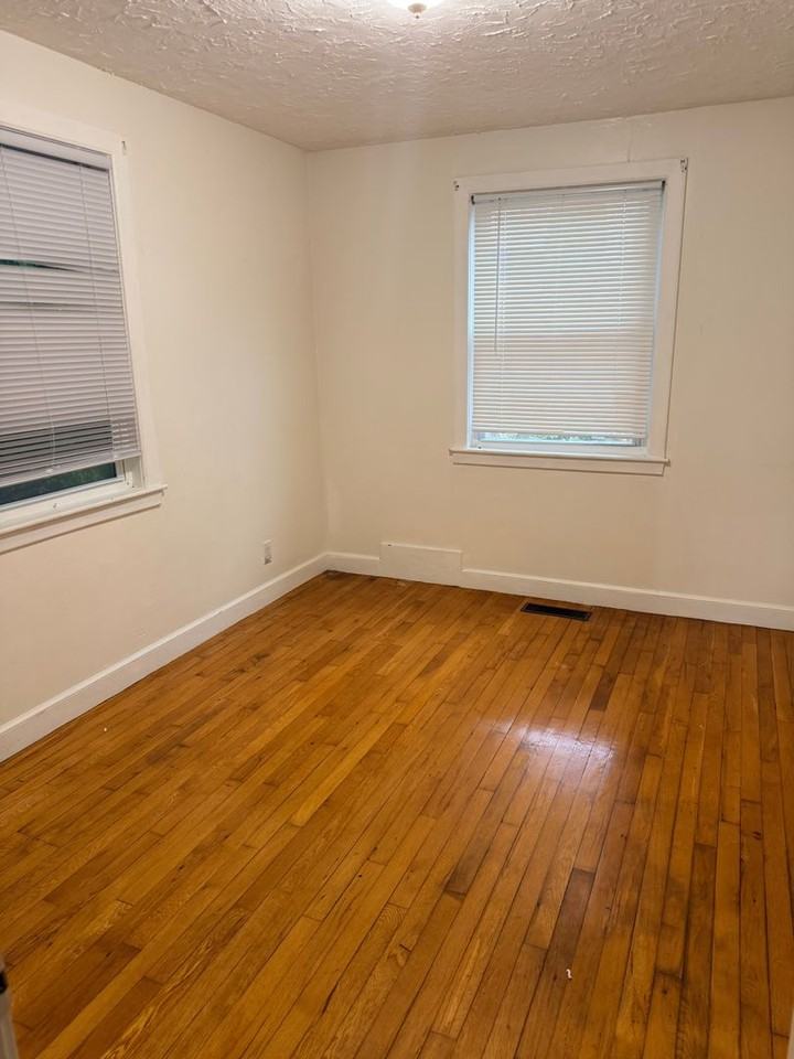 77 Brayton Rd - Photo 5 of 11