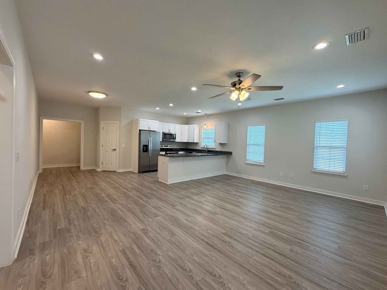 2040 Harriet Dr - Photo 2 of 19