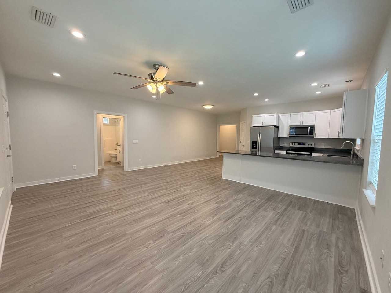 2040 Harriet Dr - Photo 3 of 19