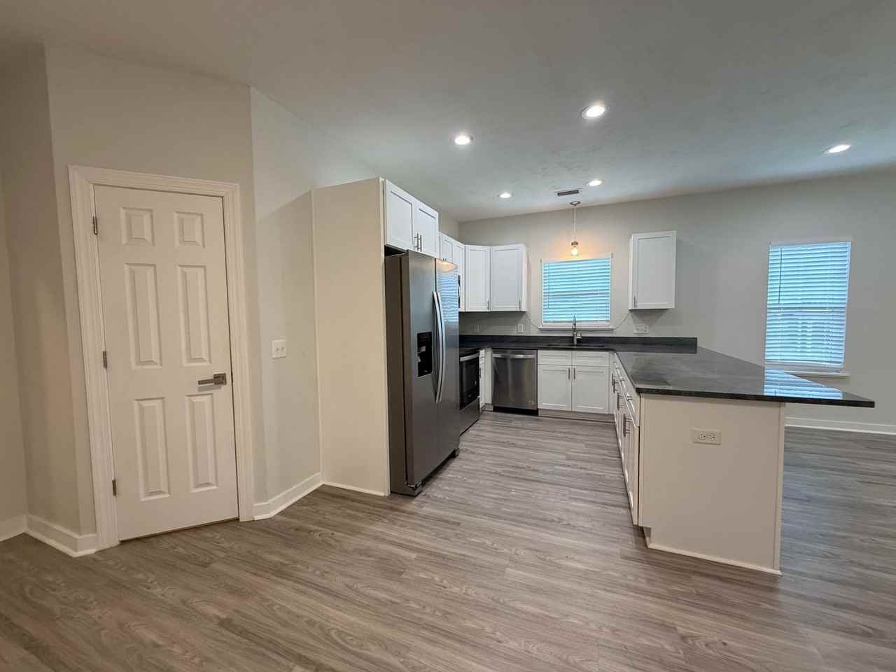 2040 Harriet Dr - Photo 4 of 19