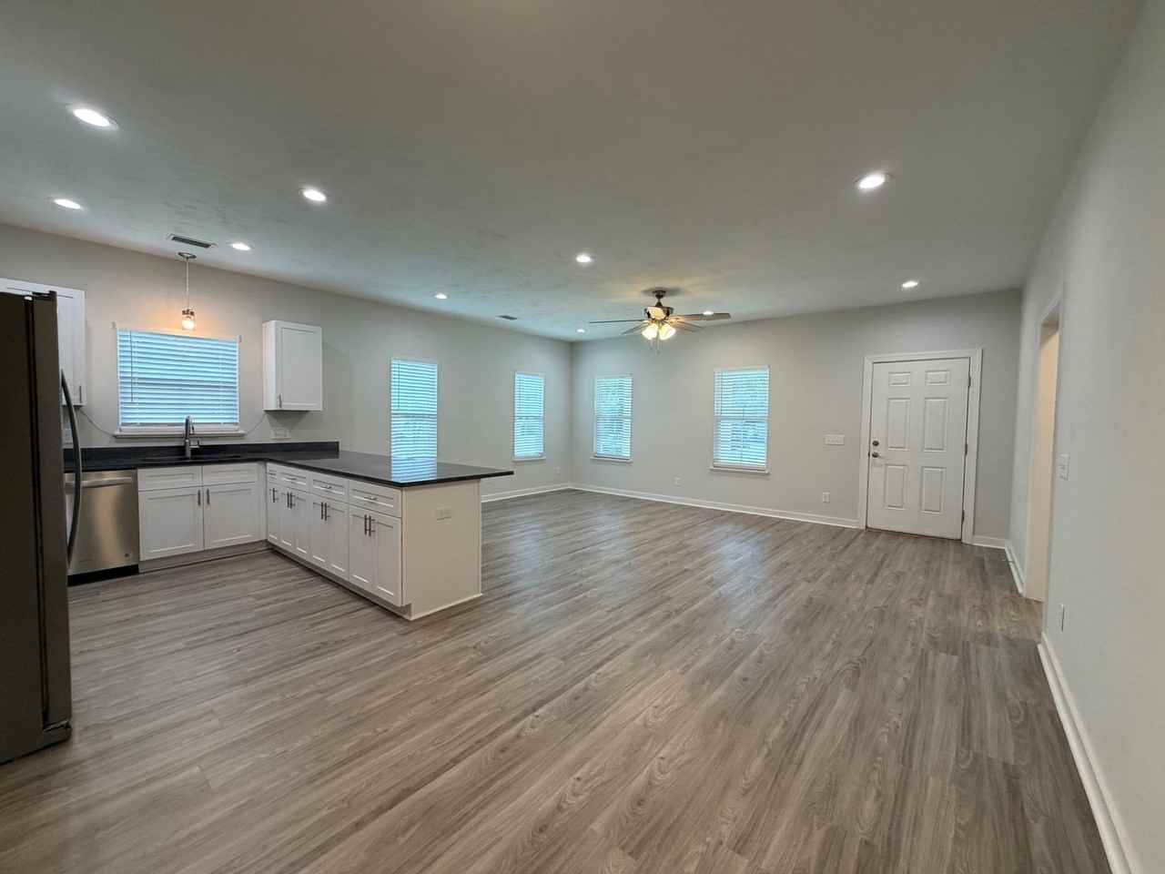 2040 Harriet Dr - Photo 5 of 19