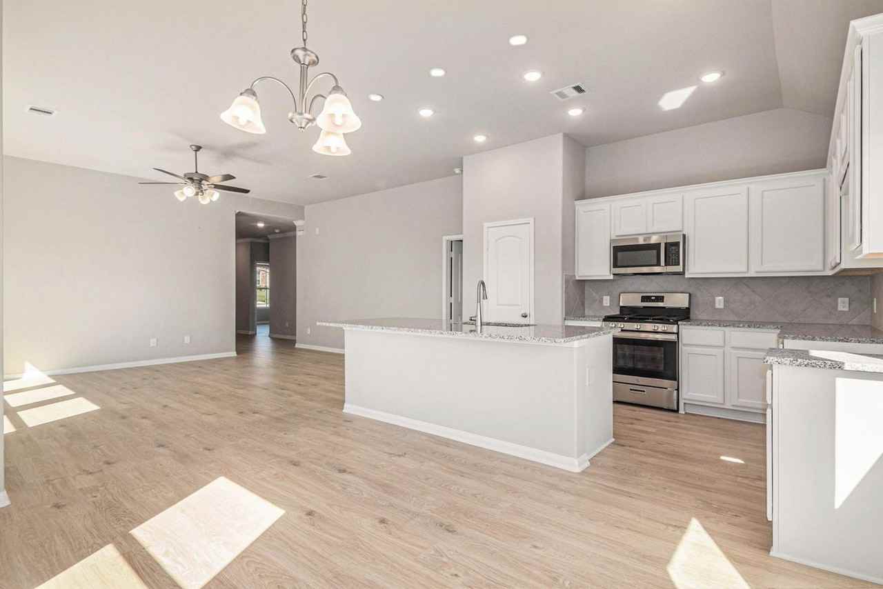 11412 Natalia Ln - Photo 4 of 19