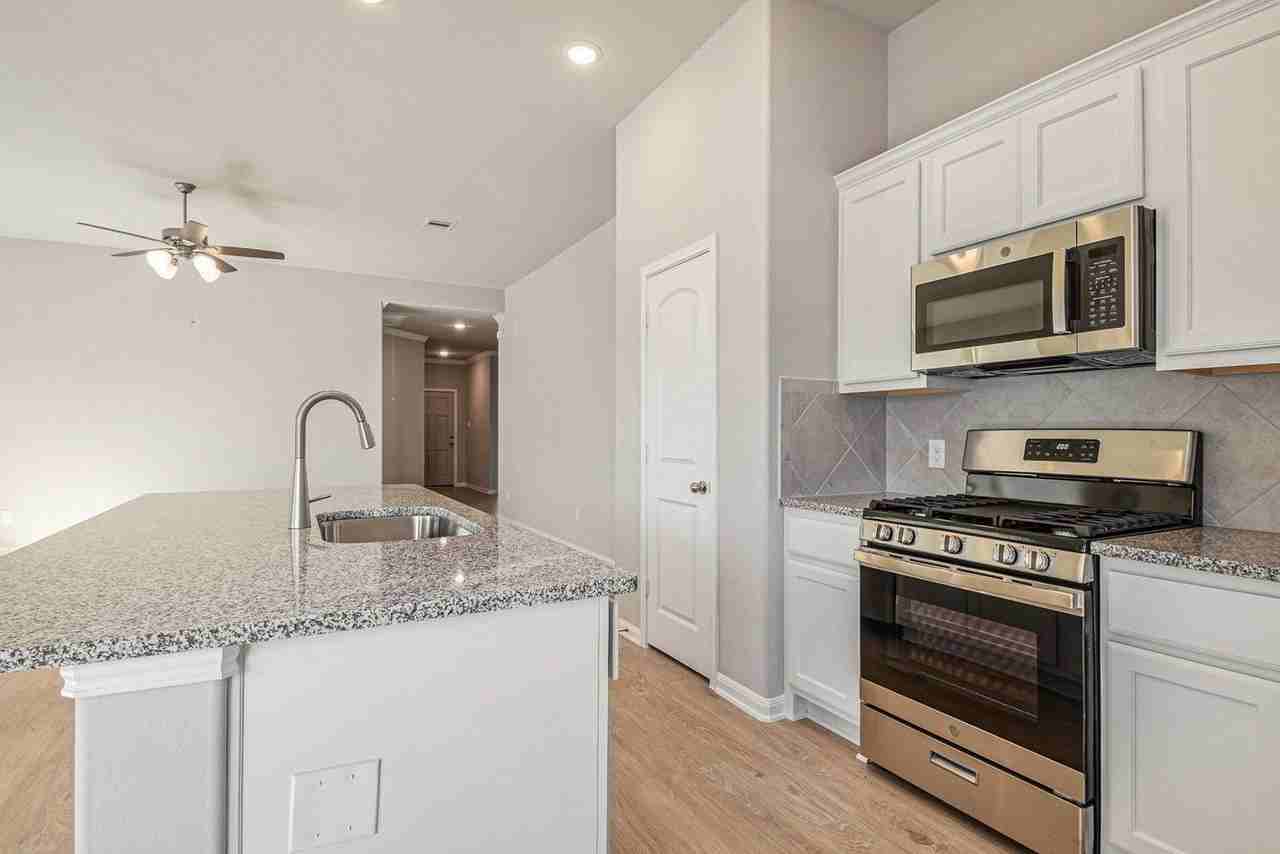 11412 Natalia Ln - Photo 7 of 19