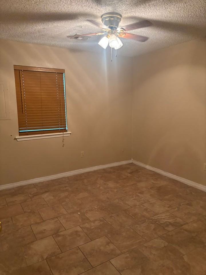N Whitaker St - Photo 5 of 11