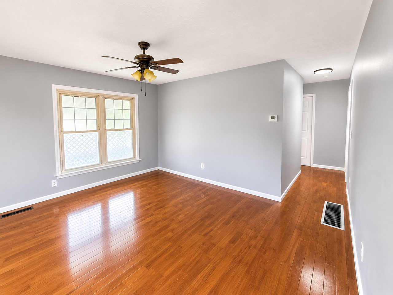 5004 Astoria Ave - Photo 4 of 13