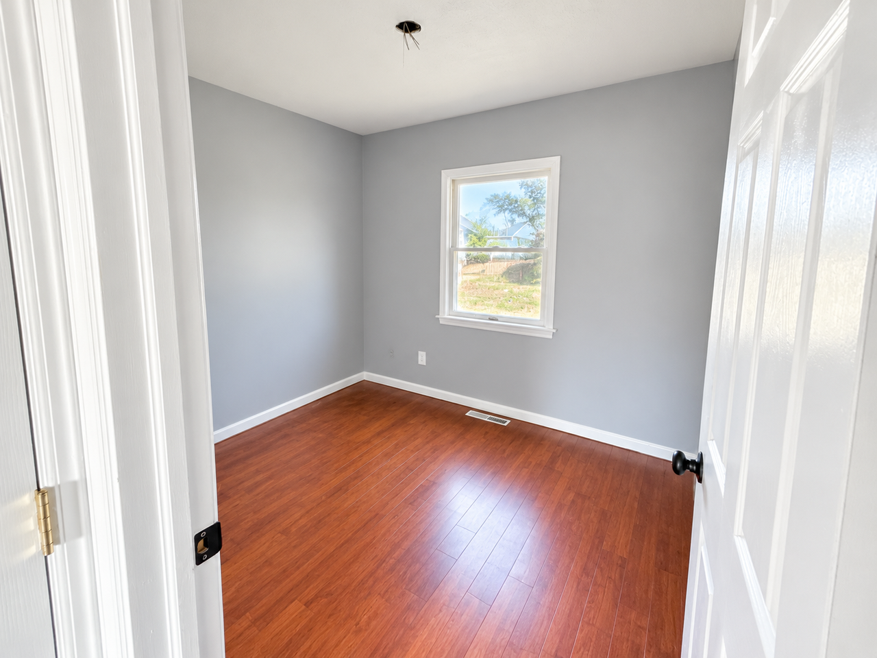 5004 Astoria Ave - Photo 6 of 13