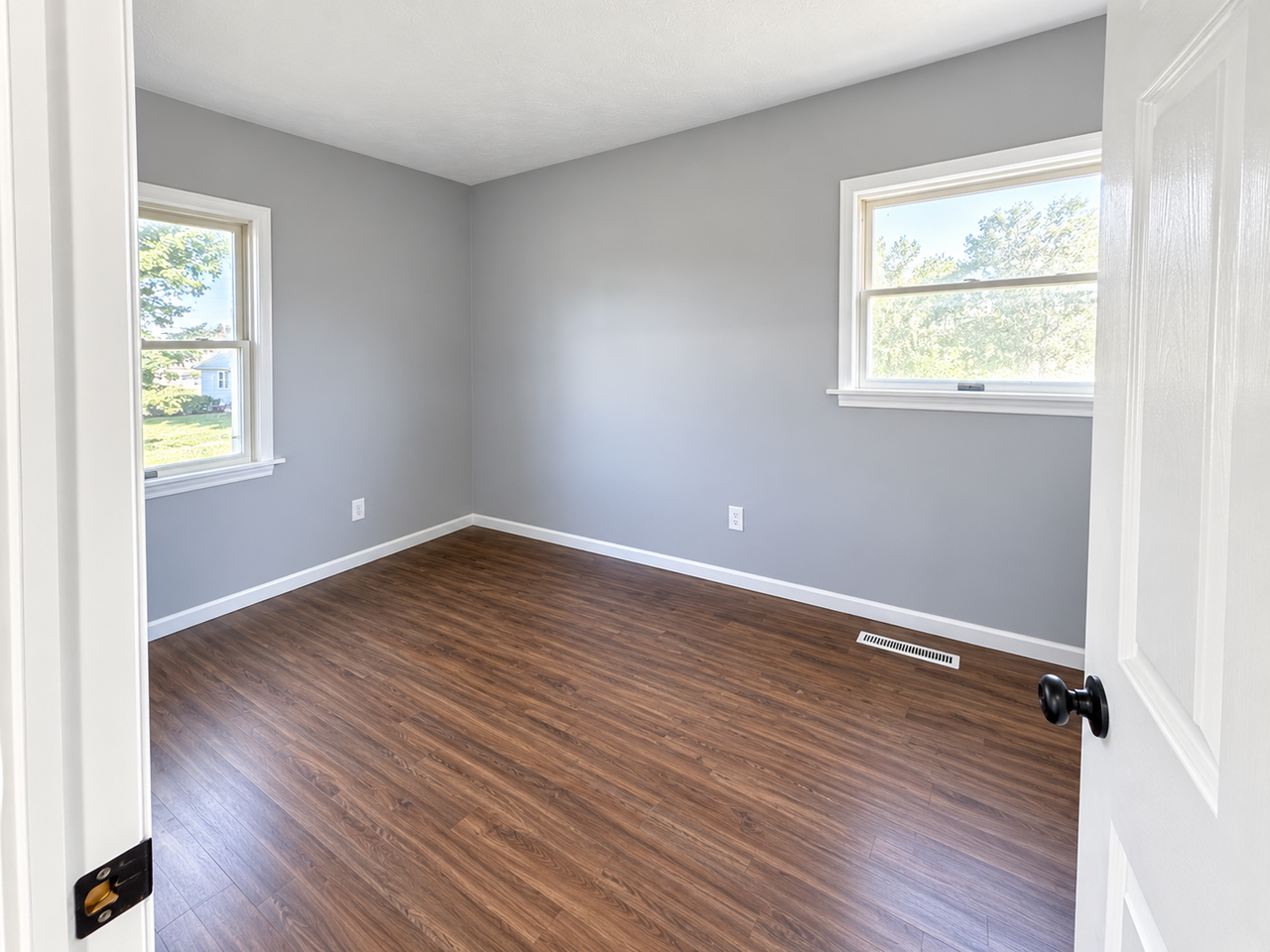 5004 Astoria Ave - Photo 7 of 13