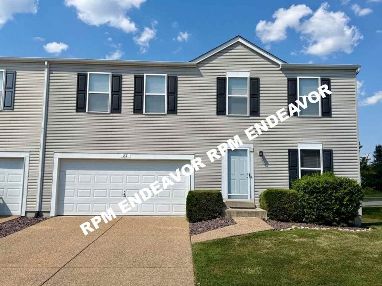 37 Chesterfield Ct - Photo 2 of 20